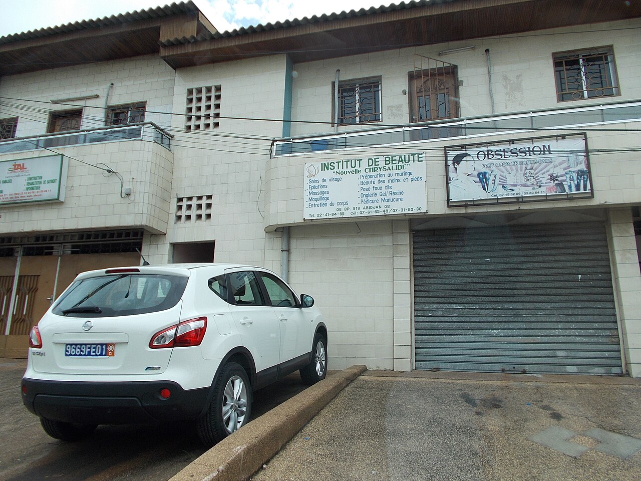 Vue complémentaire liée à Yamoussoukro (Abidjan, capitale économique)